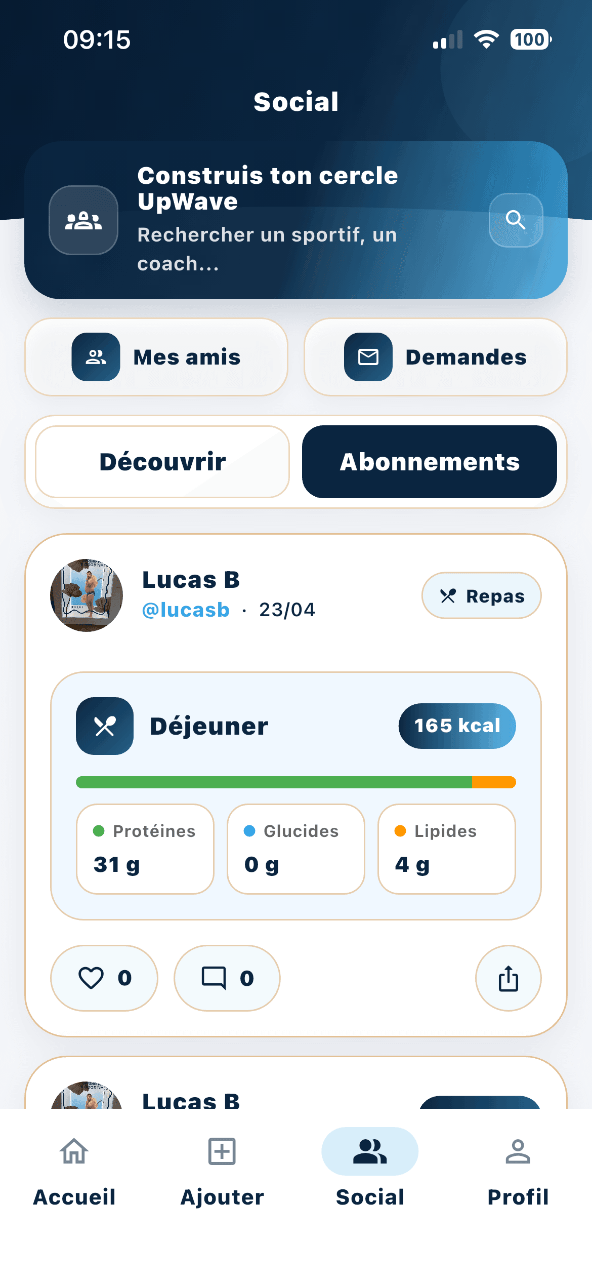 Fil social UpWave avec un post de Lucas B et son cercle